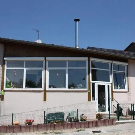 Avec Acces Independant, Terrasse, Proche Epinal Et Activites Culturelles - Fr-1-589-138 * Hagecourt