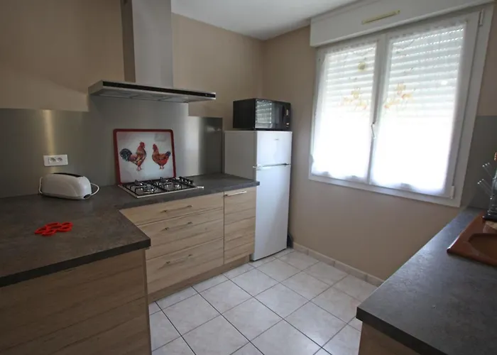 Avec Acces Independant, Terrasse, Proche Epinal Et Activites Culturelles - Fr-1-589-138